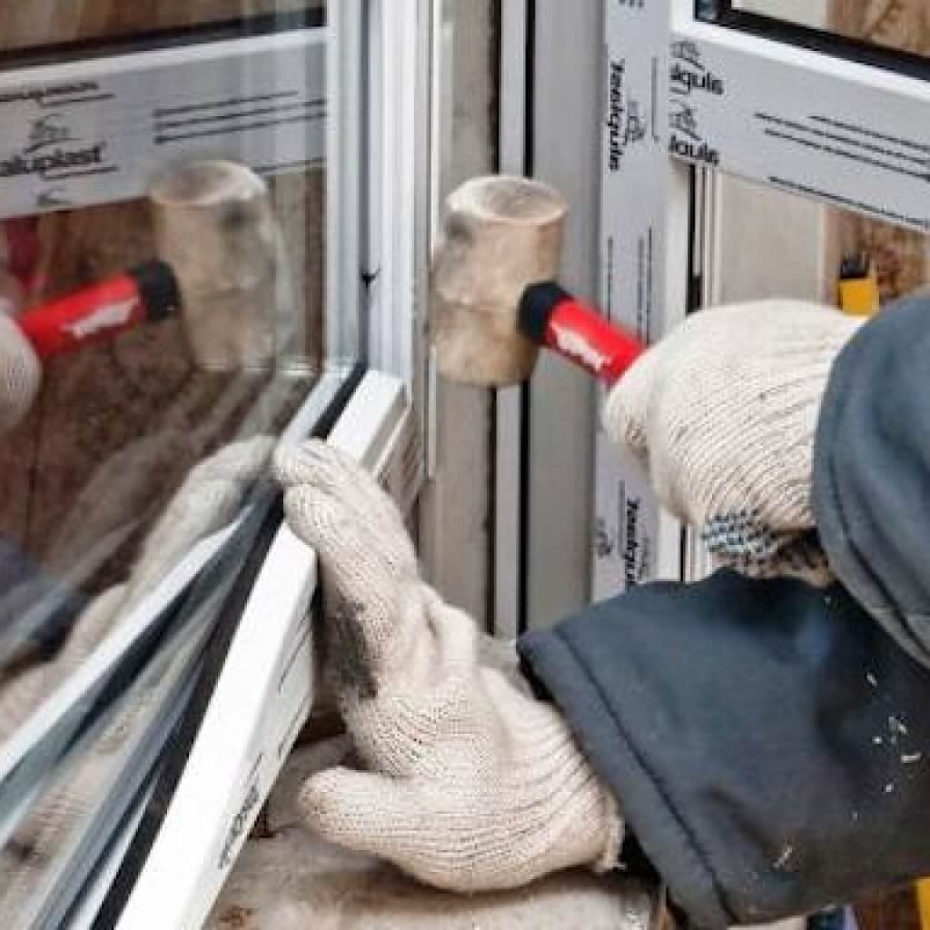 Стеклянные шарики следует вбивать только мягким резиновым молотком.
