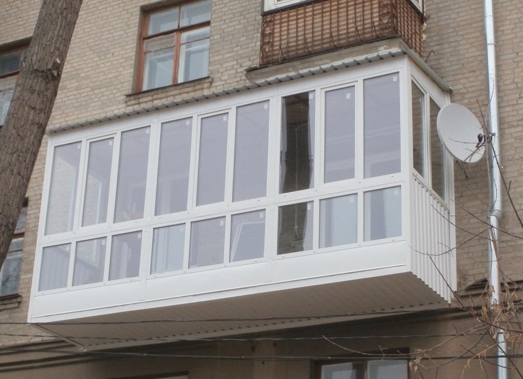 Внешняя рама увеличивает площадь балкона почти вдвое