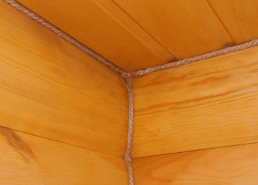 Отделка балкона блок хаусом придаст вашему балкону современный стиль под брус. При этом материал является на 100% экологичным.