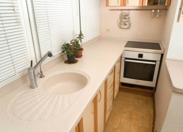 Статья рассказывает о том, что кухня на балконе – не только решение, позволяющее увеличить полезную площадь жилья, но и задача, выполняя которую мо...