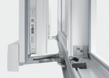 Какая существует фурнитура для балконной двери из пластика - ручки, петли, поворотные механизмы, замки, гребенки, защ...