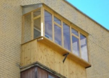 Остекление балкона является важным шагом к созданию уютного и практичного помещения. Помимо пластика и алюминия используется классическое остеклени...