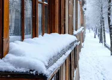 Как правильно выбрать отливы для балкона. Пошаговая инструкция по установке верхнего и нижнего отливов. Нюансы монтажа.