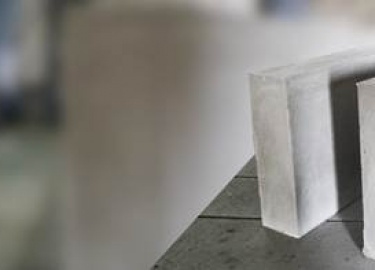 Особенности и преимущества пенобетона. Как выложить парапет на балконе из пеноблоков. Несколько важных нюансов перед монтажом.