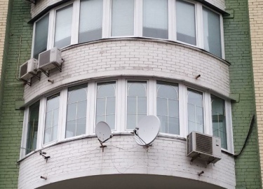 ➠Рассмотрим, эркерный балкон и лоджию. ➠Какие бывают виды и формы. ➠Особенности остекления и способы оформления внутреннего пространства эркеров.