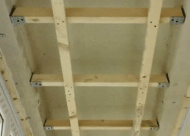 Способ грамотной установки обрешётки на Вашем балконе. Примеры используемых материалов и необходимые инструменты.
