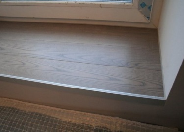 Этапы монтажа и варианты отделки порога на балконе или лоджии своими руками. Пошаговые инструкции с фото и описанием.