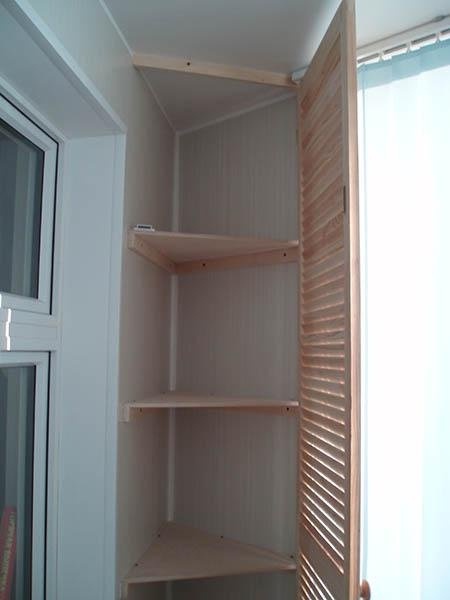угловой книжный шкаф