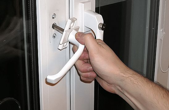 Установка кронштейна
