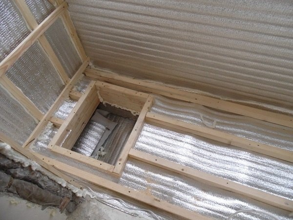 Укладка балок на балконе с люком
