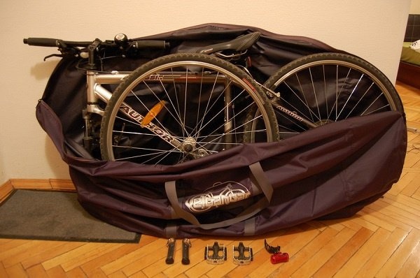 Фото: Хранение велосипеда в вещевом мешке
