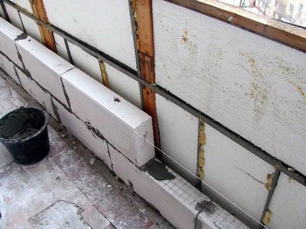 укрепление балкона пеноблоками
