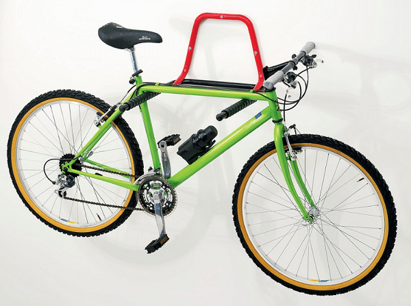 Фото: Велосипедная стойка на стене
