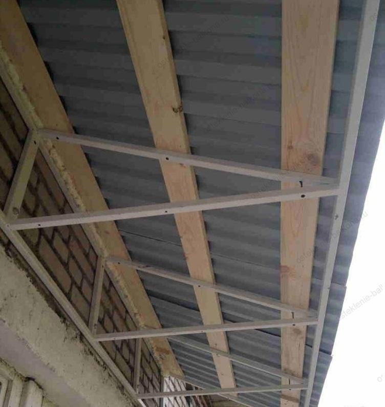 деревянная рама для балконного навеса
