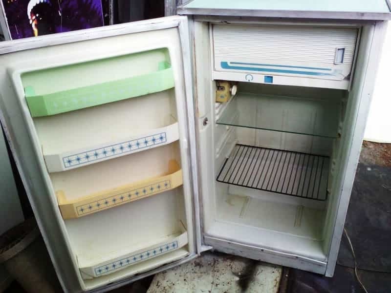 Возможные технические проблемы с холодильником на балконе
